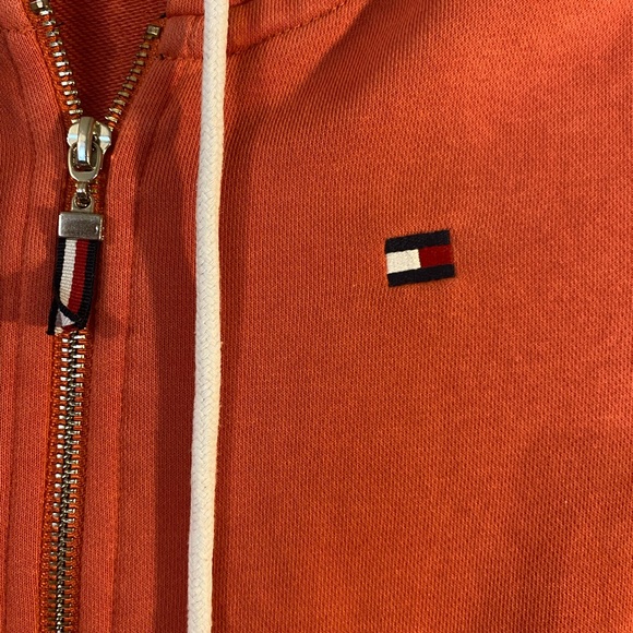 Tommy Hilfiger - Picture 3 of 6